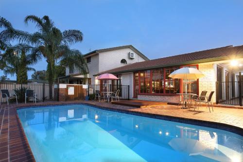 スイミングプール, Tamworth Motor Inn & Cabins near タムワース・リージョナル空港