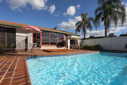 スイミングプール, Tamworth Motor Inn & Cabins near タムワース・リージョナル空港