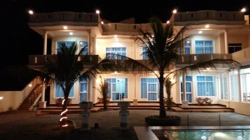 Swimming pool, Bochum Lanka Resort in Beruwala