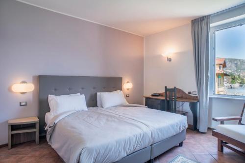 Hotel Lenno Room Type - Double Room with Lateral Lake View