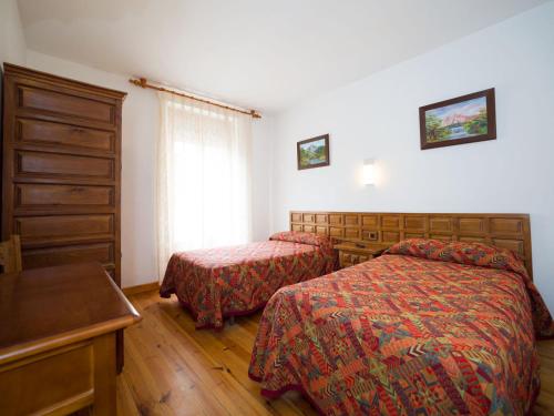 Hostal Pirineos - image 5