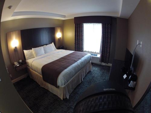 Aashram Hotel by Niagara River - image 4
