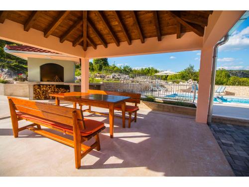 外部景觀, Charming Villa Katja with Private Pool and AC in All Rooms, Near Split in 奧米斯