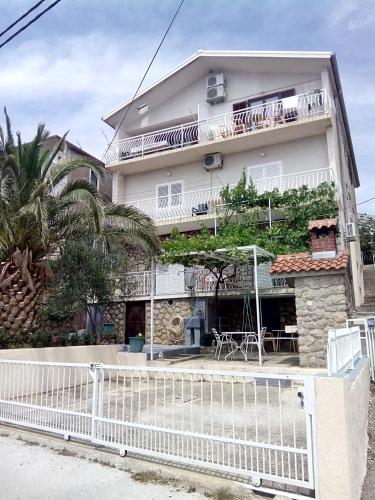 One-Bedroom Apartment with Sea View