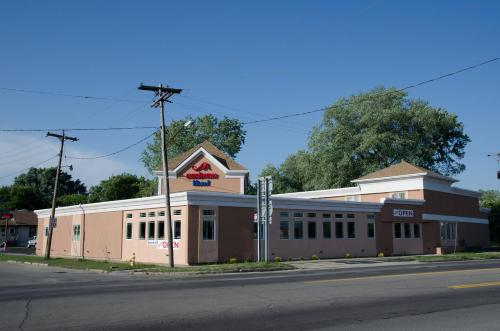 Aashram Hotel by Niagara River