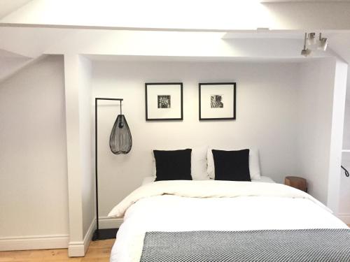 1 queen bed, 1 twin bed, 1 sofa bed