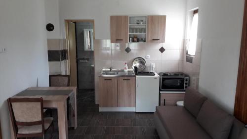 廚房, Guest house Leka in 克雷尼薩