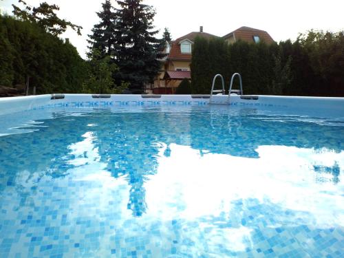Bazén, Aniko Apartmanhaz in Koroshegy