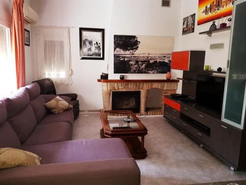 Shared lounge/TV area, Chalet Cami de Merle in Santa Llucia