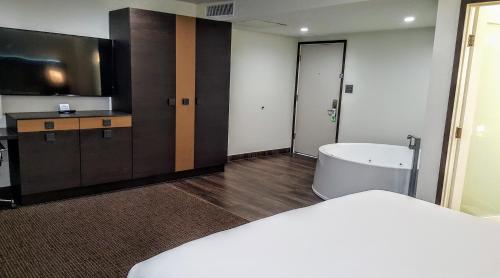 Hotel Xilo Glendale - main image