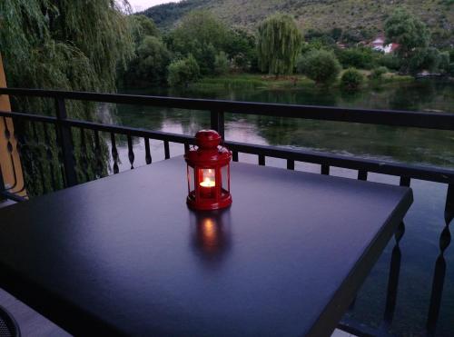 สภาพแวดล้อมโดยรอบ, River House Buna in ซิโตมิสลิซี