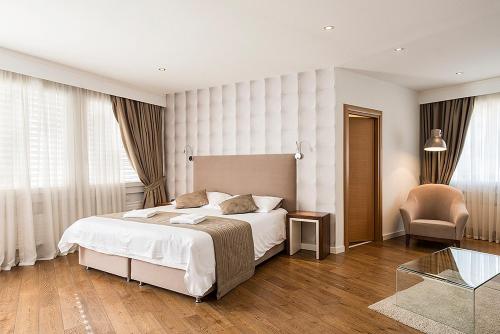 Hotel Alpha - image 13