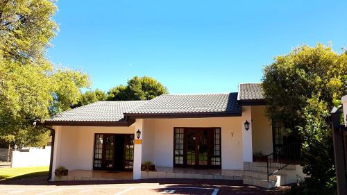 B&B Burgersdorp - The Hut - Bed and Breakfast Burgersdorp