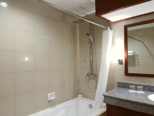 Parklane Twin or Double Plus Room image 7