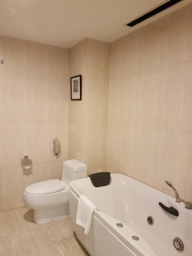 Executive Double Plus Room image 4