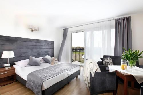 2 twin beds, 1 sofa bed