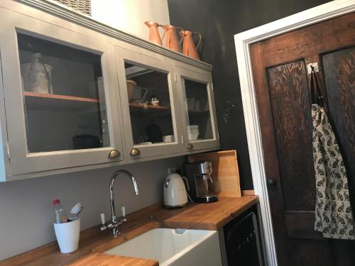 Dippy cottage in เบ็คฮิล