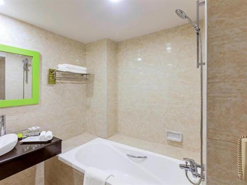 Suite Twin Room image 5