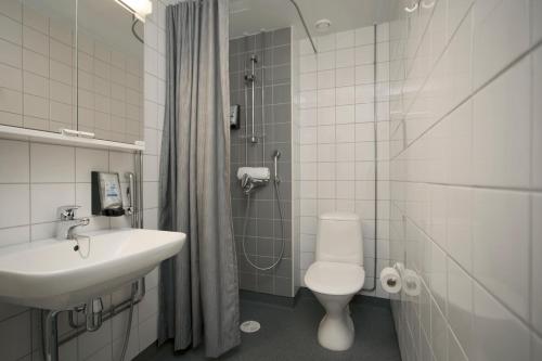 Bathroom, Hostel Linnasmaki in Itaharju