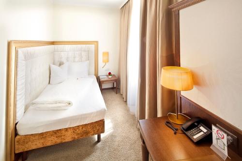 100873425 Hotel Goldener Adler, BW Signature Collection