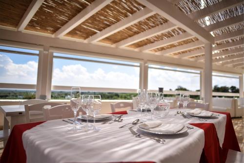 Restaurant, La Terrazza Sulla Rupe Relais in Ramunno I