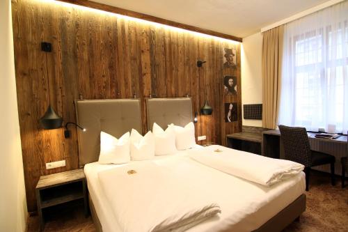 100876815 Hotel Goldener Adler, BW Signature Collection