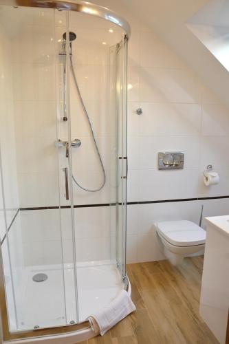 3 twin beds