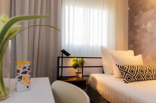 Small Single Room image 5
