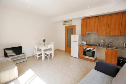 Apartaments Claudia - image 14