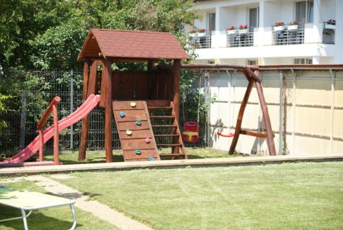 leikkipaikka, Mara Apartman in Sárvár