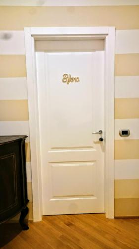 Casa Isolani Piazza Maggiore - image 11