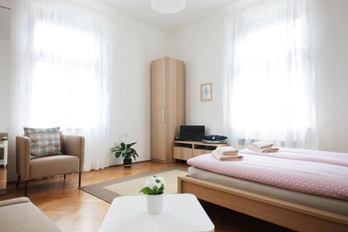 1 queen bed, 1 sofa bed