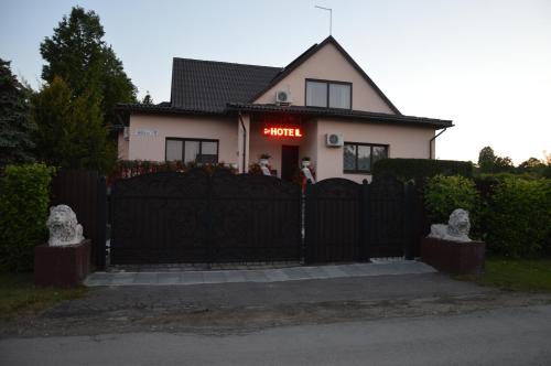 . S. Ponycius Hotel Banga