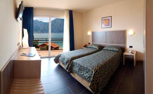 Double or Twin Room with Lake View