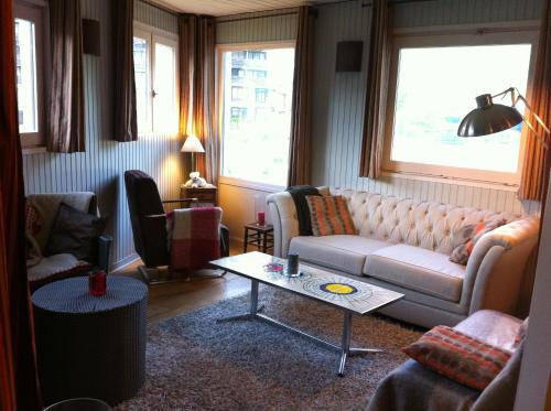 Family Room image 1