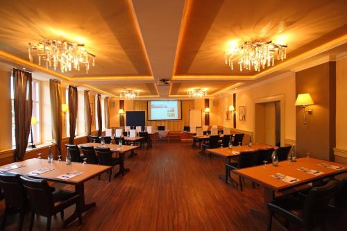 Centrum Biznesowe, Hotel Restaurant zum Schlossberg in Wadern