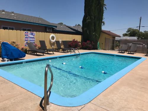 Budget Inn