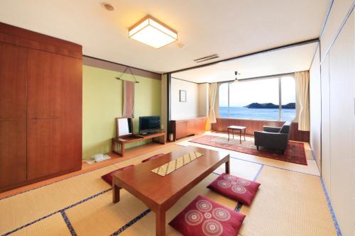 room detail thumbnail 1