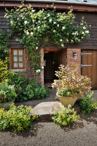 Town End Farm Cottages - image 2
