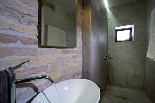 One-Bedroom Apartment image 5