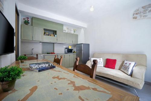 One-Bedroom Apartment room in Evans House