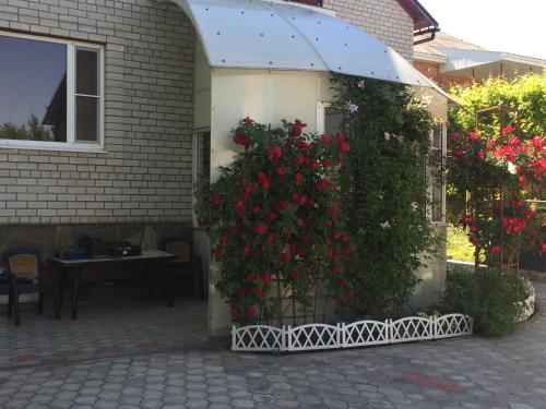 Guest House on Eniseyskaya