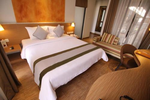1 queen bed, 1 sofa bed