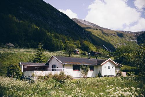 Dalhus - House in the Valley