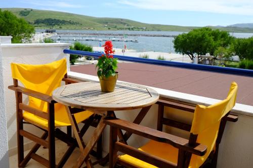Galazio Limani - Rooms to let - image 2