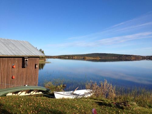 Lakeside House in Lapland in Skaulo