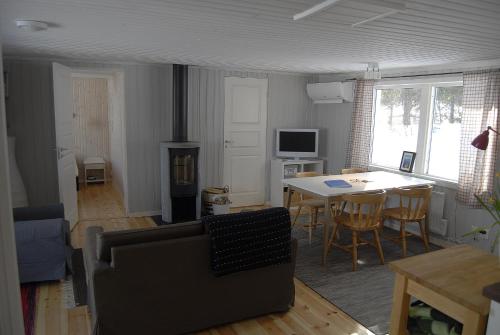 Lakeside House in Lapland in Skaulo