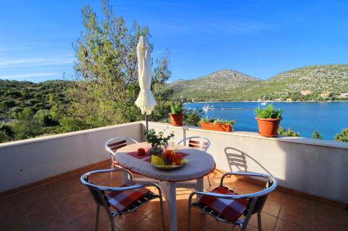  Apartments Marijana Portorus in Lastovo