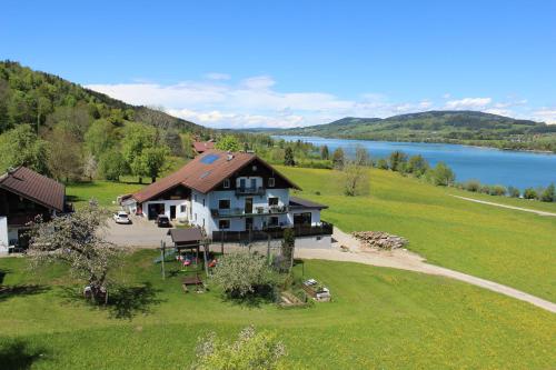  Bauernhof Schink, Pension in Zell am Moos bei Oberhofen am Irrsee