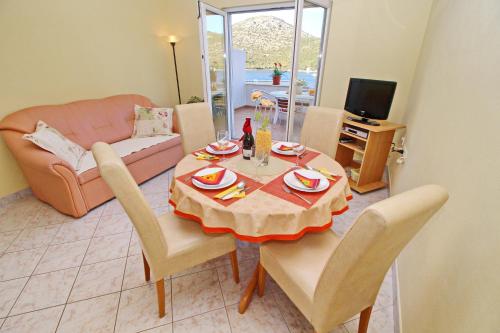  Apartments Marijana Portorus in Lastovo